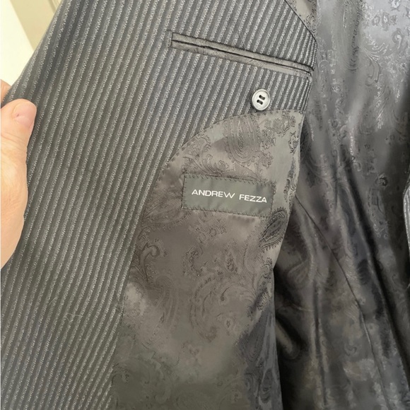 Never worn Dress sports Jackets 3X Tall paid over 500.00 for both
95.00 each - Picture 4 of 4